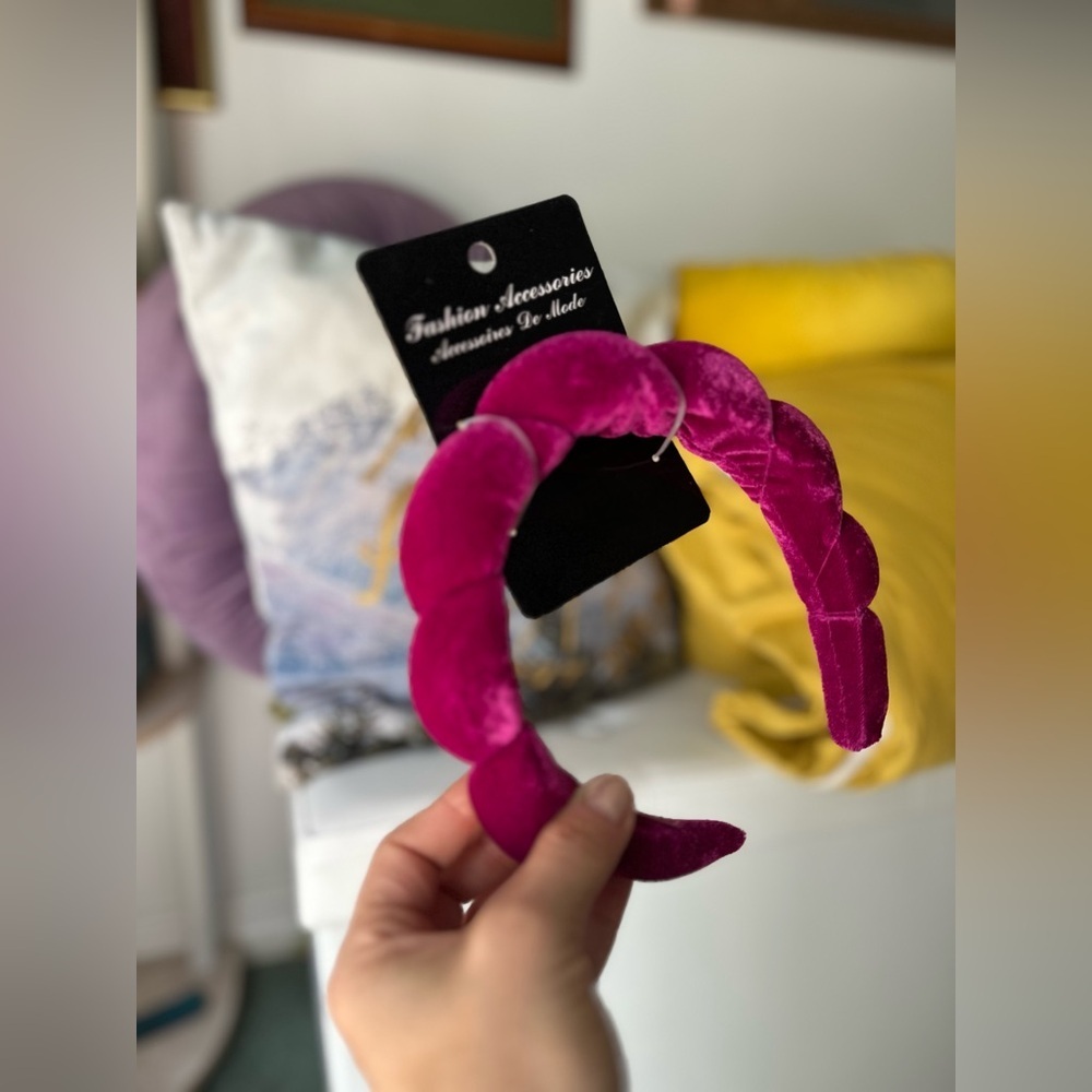 (Add to bundle for $5!) Pink/black velvet, wash headband, beautiful colour o/s - Picture 7 of 8